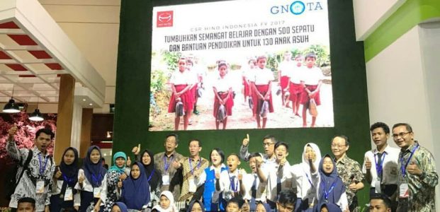 HINO TUMBUHKAN SEMANGAT BELAJAR MELALUI PEMBERIAN  500 PASANG SEPATU DAN 130 BANTUAN PENDIDIKAN